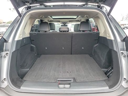 Used 2022 Nissan Rogue SV w/ SV Premium Package image 19