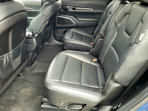 Used 2025 Kia Telluride S AWD/4WD image 10