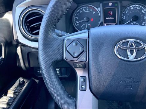 Used 2022 Toyota Tacoma TRD Off-Road w/ TRD Premium Off Road Package image 23