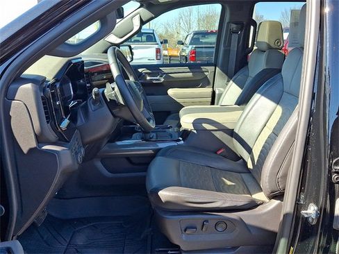 Used 2024 Chevrolet Silverado 1500 ZR2 image 10