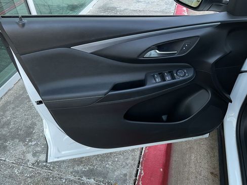 Used 2025 Buick Envista Preferred image 13