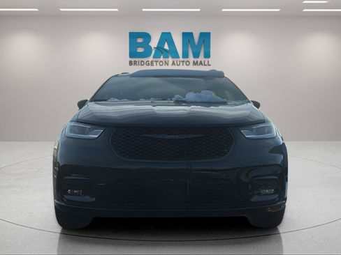 New 2026 Chrysler Pacifica Limited image 2