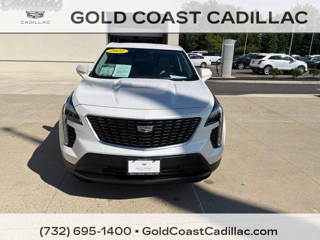 Used 2021 Cadillac XT4 Luxury w/ Cold Weather Package FWD image 5