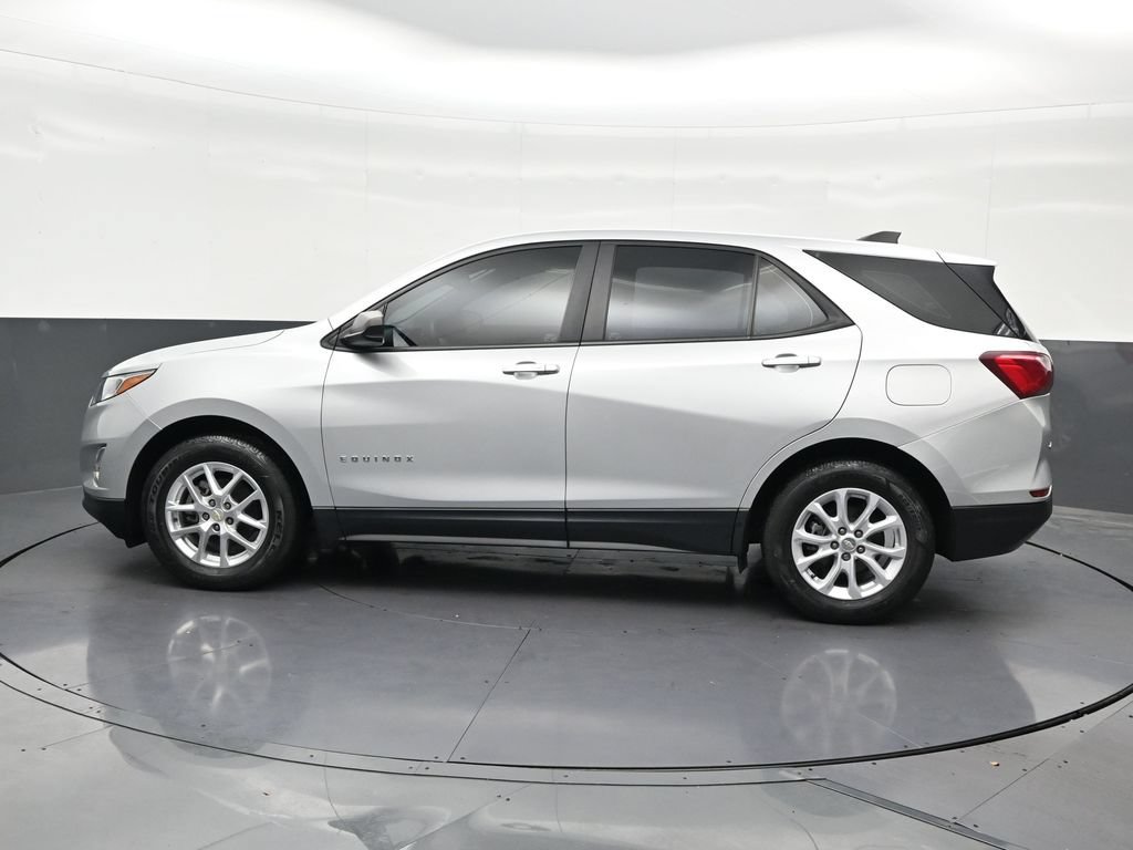Used 2021 Chevrolet Equinox LS FWD image 2