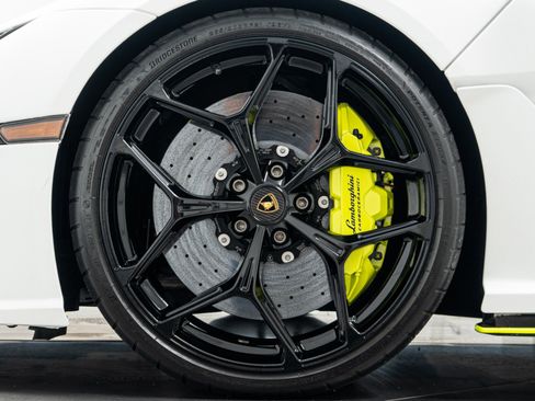 Used 2025 Lamborghini Revuelto AWD/4WD image 10