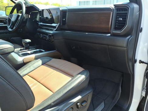 Certified 2023 Chevrolet Silverado 1500 High Country w/ High Country Premium Package AWD/4WD image 9