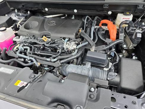 Used 2024 Toyota RAV4 XLE AWD/4WD image 27