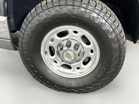 Used 2004 Chevrolet Silverado 3500 2WD Extended Cab w/ Heavy-Duty Power Package image 30