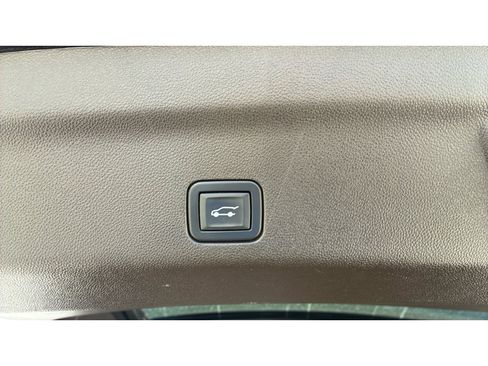 Used 2021 Chevrolet Tahoe Z71 image 8