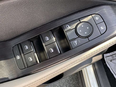 Used 2021 Nissan Rogue SV w/ Premium Package AWD/4WD image 9