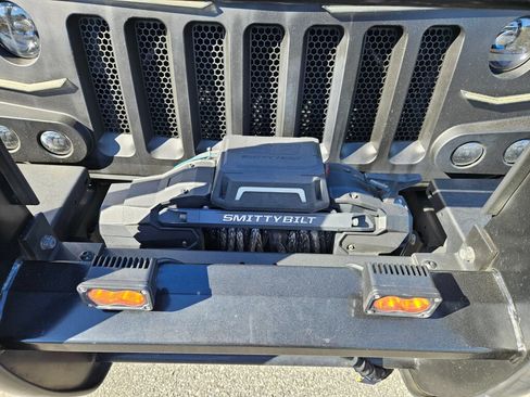 Used 2020 Jeep Gladiator Overland AWD/4WD image 8