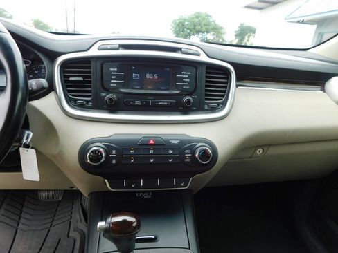 Used 2016 Kia Sorento FWD w/ LX Convenience Package image 34