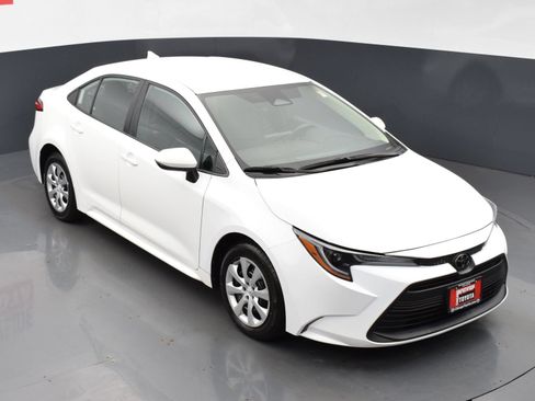 Used 2025 Toyota Corolla LE FWD image 21