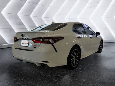 Used 2024 Toyota Camry SE FWD image 4