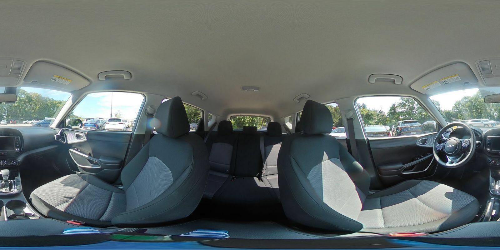 Used 2025 Kia Soul LX w/ LX Technology Package FWD image 41
