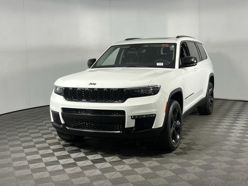 Used 2023 Jeep Grand Cherokee L Limited w/ Luxury Tech Group II image 11