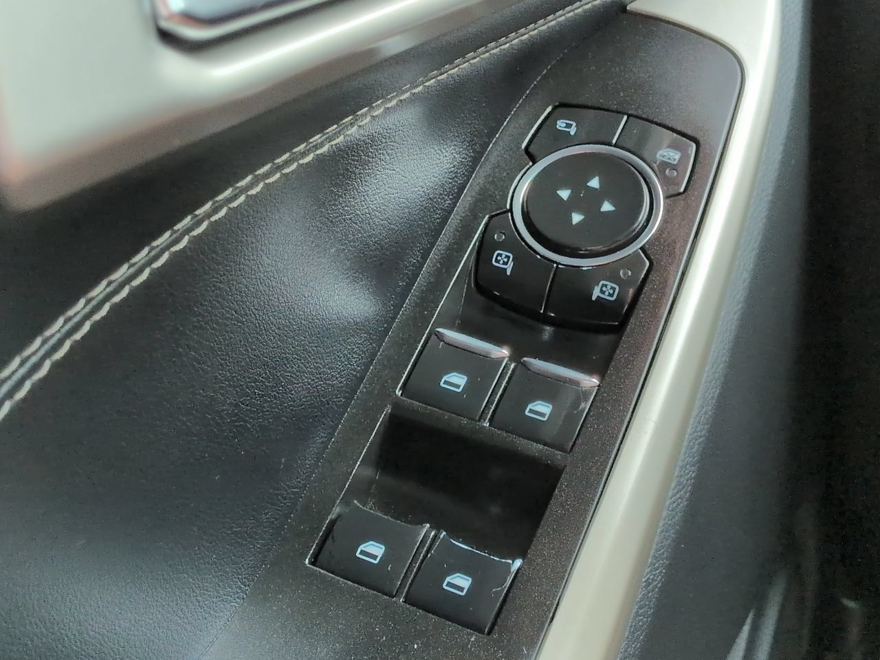 Used 2021 Ford Explorer Limited w/ Equipment Group 301A RWD image 24
