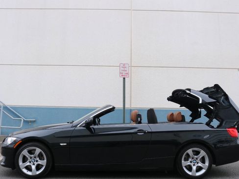 Used 2011 BMW 335i Convertible image 12