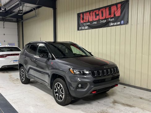 Used 2024 Jeep Compass Trailhawk image 6
