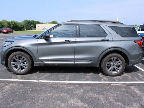 Used 2025 Ford Explorer Active w/ Active Comfort Package AWD/4WD image 7