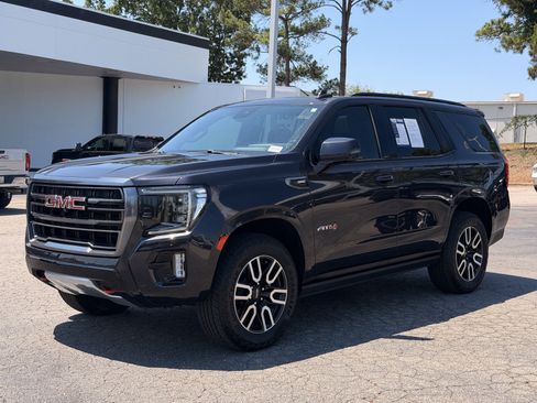 Used 2024 GMC Yukon AT4 w/ Technology Package AWD/4WD image 7