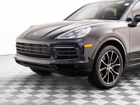 Used 2022 Porsche Cayenne Platinum Edition image 40