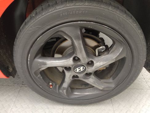 Used 2019 Hyundai Veloster 2.0 FWD image 31