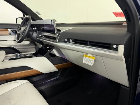 Used 2026 Cadillac Vistiq Sport image 35