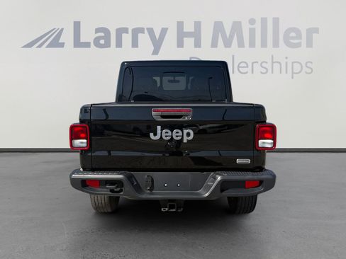 Used 2021 Jeep Gladiator Overland w/ Popular Equipment Package AWD/4WD image 4