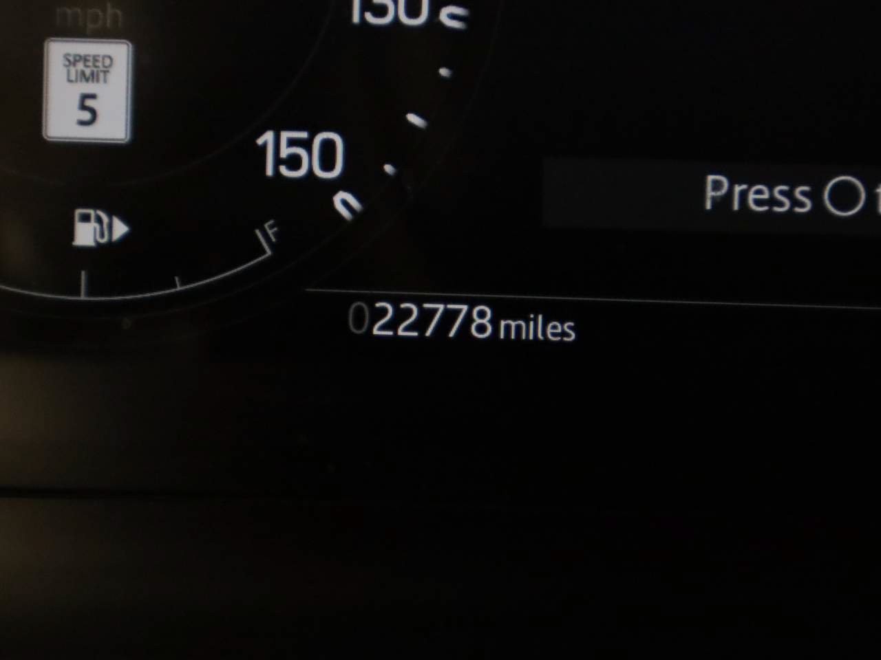 Used 2025 Land Rover Defender 130 X-Dynamic SE AWD/4WD image 8