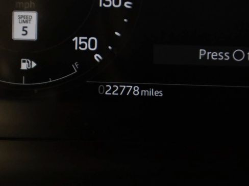 Used 2025 Land Rover Defender 130 X-Dynamic SE AWD/4WD image 8