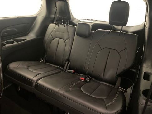 Used 2019 Chrysler Pacifica Touring-L Plus w/ S Appearance Package image 30