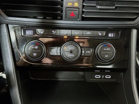 Used 2024 Volkswagen Jetta SE image 15