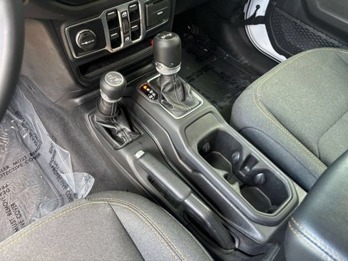 Used 2025 Jeep Wrangler Unlimited Sahara AWD/4WD image 42