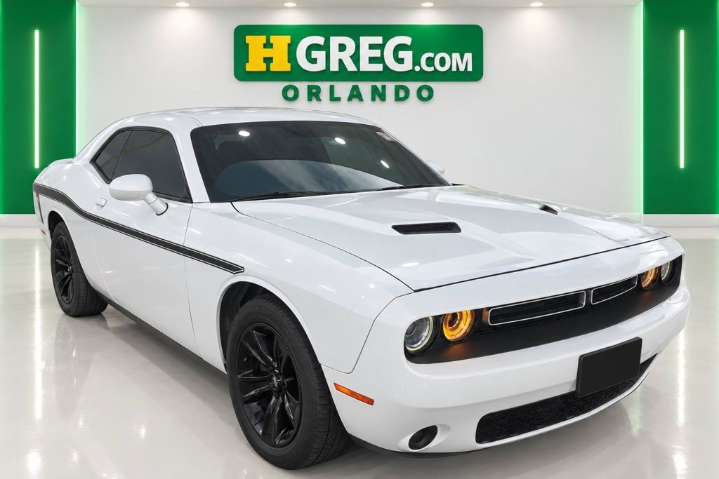 Used 2019 Dodge Challenger SXT RWD image 4