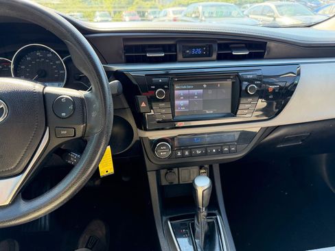 Used 2015 Toyota Corolla LE image 16