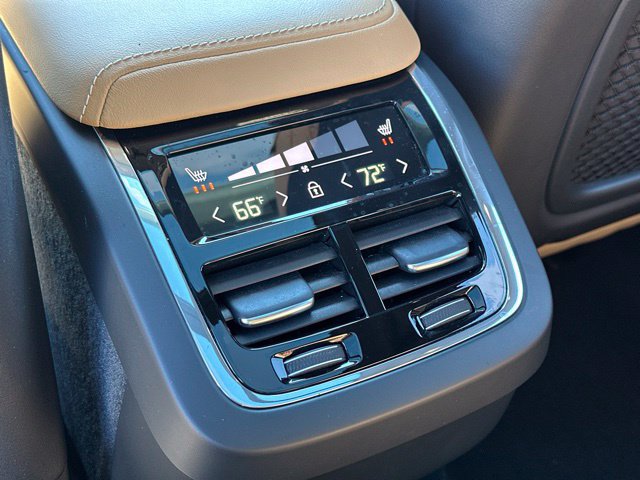 Certified 2023 Volvo XC60 B6 Ultimate w/ Protection Package Premier AWD/4WD image 14