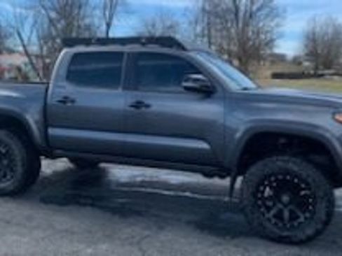 Used 2021 Toyota Tacoma Limited w/ Nightshade Package image 5