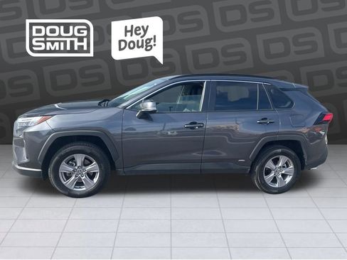 Used 2025 Toyota RAV4 XLE AWD/4WD image 2