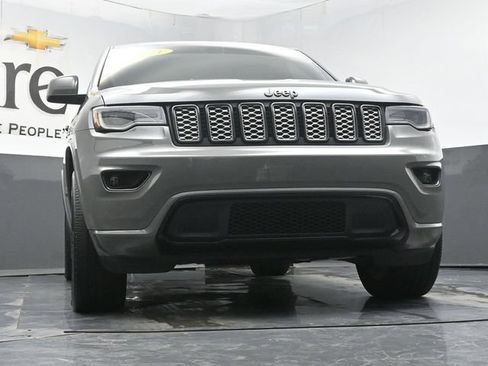 Used 2021 Jeep Grand Cherokee Laredo AWD/4WD image 3