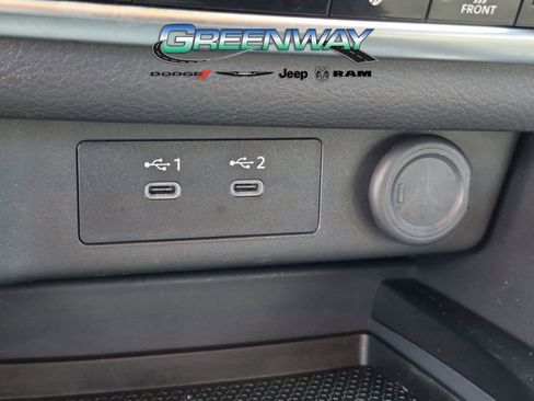 Used 2024 Nissan Rogue SV w/ SV Premium Package FWD image 16