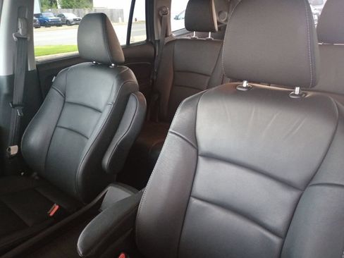 Used 2022 Honda Pilot Touring image 17