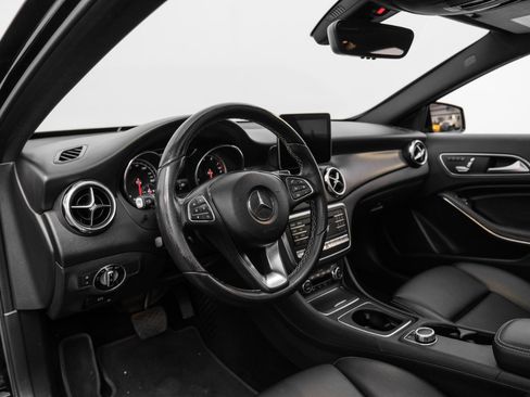 Used 2018 Mercedes-Benz GLA 250 4MATIC image 3