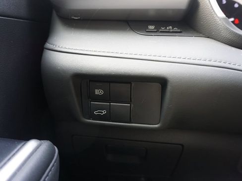 Used 2022 Toyota Highlander XLE FWD image 5