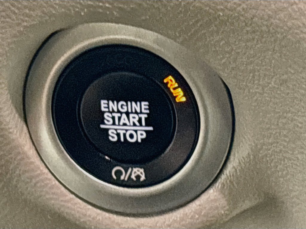Used 2024 Chrysler Pacifica Touring-L FWD image 20
