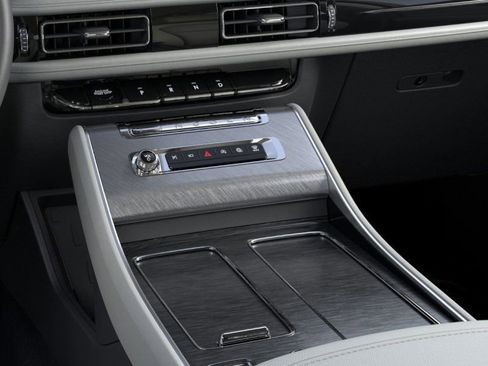 New 2026 Lincoln Aviator 2WD w/ Jet Appearance Package image 15