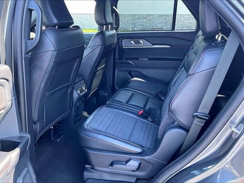 Used 2025 Ford Explorer ST-Line w/ ST-Line Street Pack AWD/4WD image 11