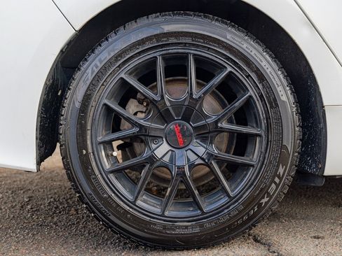 Used 2017 Toyota Prius Prime Premium image 13