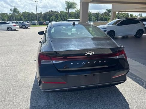 Used 2024 Hyundai Elantra SEL FWD image 3