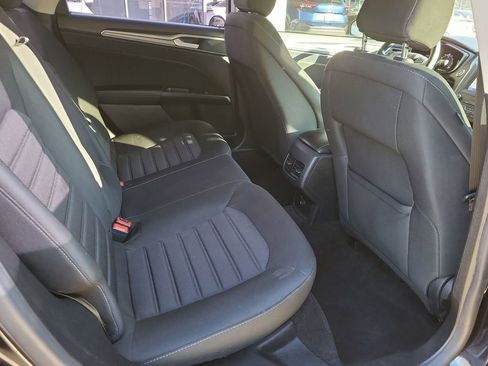 Used 2020 Ford Fusion SE image 25